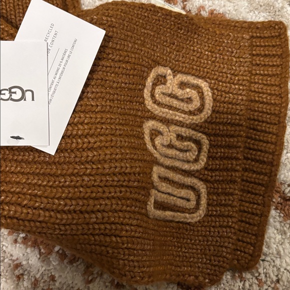 UGG - Picture 4 of 7